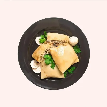 Picture of Blini with chicken and mushrooms